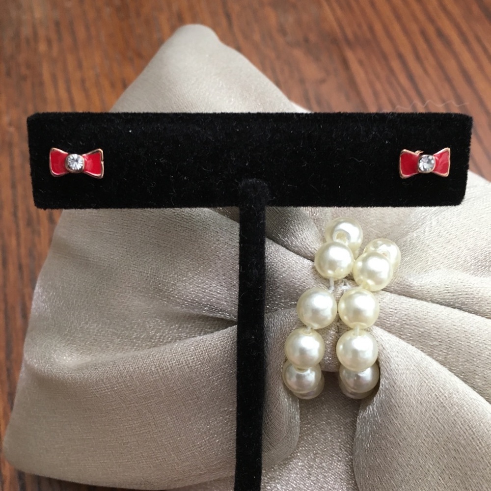 🔴 Mini Red Bow Earrings